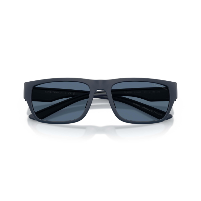 Emporio Armani EA 4267U col. 6185/80 valorizza acetato BLU GOMMATO con lenti BLU SCURE su una forma Pillow. Calibro 57, per una presenza precisa ma non eccessiva.