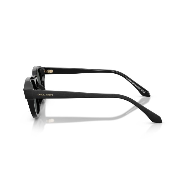 Giorgio Armani AR 8254U col. 5009/87 è un occhiale da sole in acetato nero satinato spazzolato e calibro 48.