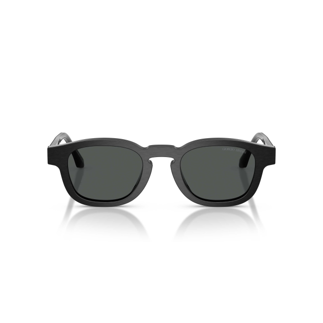 Giorgio Armani AR 8254U col. 5009/87 è un occhiale da sole in acetato nero satinato spazzolato e calibro 48.