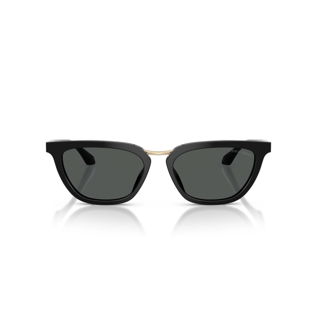 Giorgio Armani AR 8253U col. 5017/87 è un occhiale da sole in acetato nero lucido e calibro 54.
