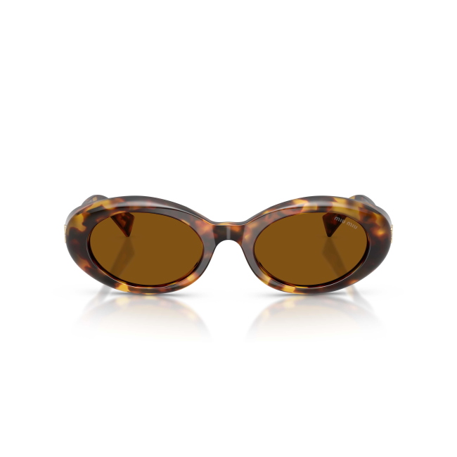 Miu Miu SMU B09 col. 14L-20V è un occhiale da sole in acetato marrone tartarugato e calibro 52.