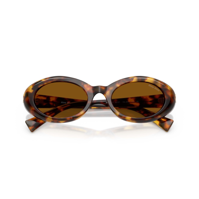 Miu Miu SMU B09 col. 14L-20V è un occhiale da sole in acetato marrone tartarugato e calibro 52.