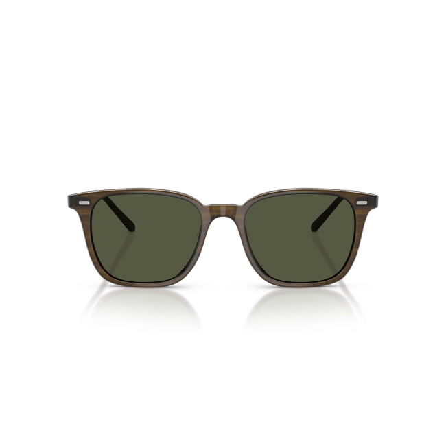 Oliver Peoples OV 5614SU LAEDIN col. 1821/52 è un occhiale da sole in acetato marrone striato e calibro 52.
