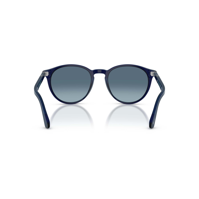 Persol PO 3152S Col.181/Q8 Cal.52: occhiale da sole, calibro 52, colore 181/Q8. Materiale/finitura celluloide blu scuro, colore principale blu, lenti azzurre sfumate.