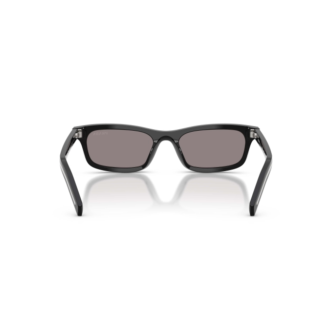Prada SPR D05 Col.16K-03D Cal.52: occhiale da sole, calibro 52, colore 16K-03D. Materiale/finitura celluloide nero lucido, colore principale nero, lenti grigio.