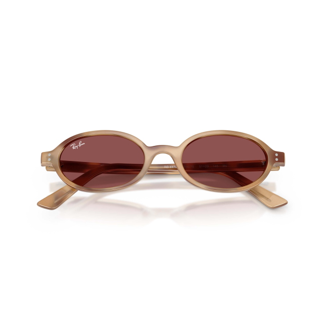 Ray-Ban RB 4472 col. 6856/75 Ã¨ un occhiale da sole in acetato TARTARUGATO CREMA con lenti VIOLETTO SCURO, calibro 51. La descrizione mantiene solo caratteristiche specifiche della variante e del modello.