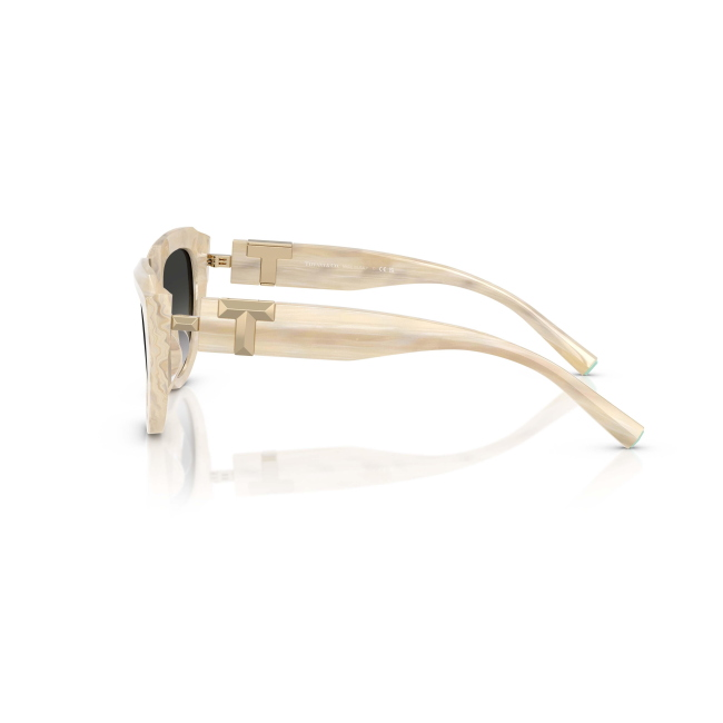 Tiffany & Co. TF 4238U Col.8431/3C Cal.55: occhiale da sole, calibro 55, colore 8431/3C. Materiale/finitura celluloide avorio striato, colore principale bianchi, lenti grigie sfumate.