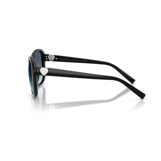 Tiffany & Co. TF 4257U col. 8001/9S è un occhiale da sole in acetato nero lucido e calibro 56.