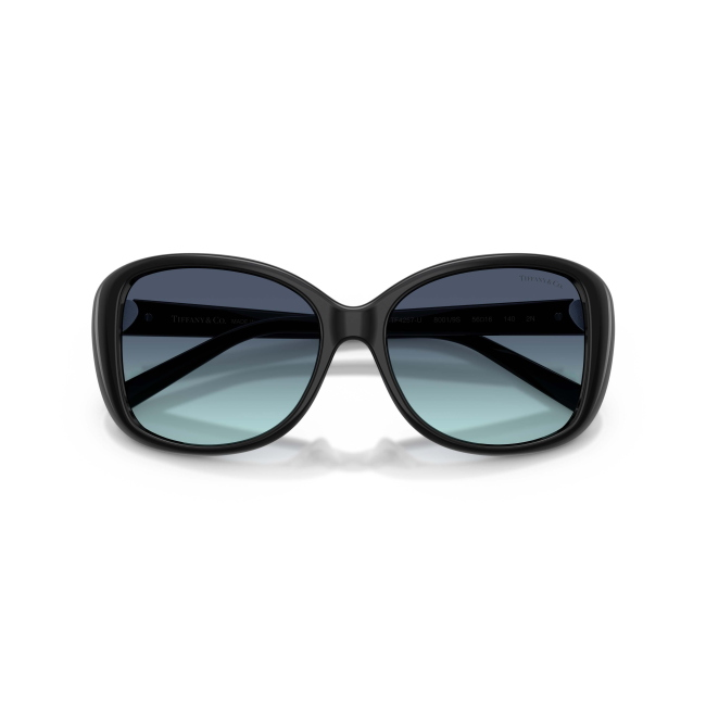 Tiffany & Co. TF 4257U col. 8001/9S è un occhiale da sole in acetato nero lucido e calibro 56.