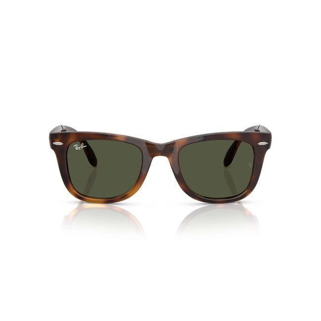 Ray-Ban RB 4105 FOLDING WAYFARER col. 710/31 è un occhiale da sole in acetato marrone tartarugato e calibro 50.