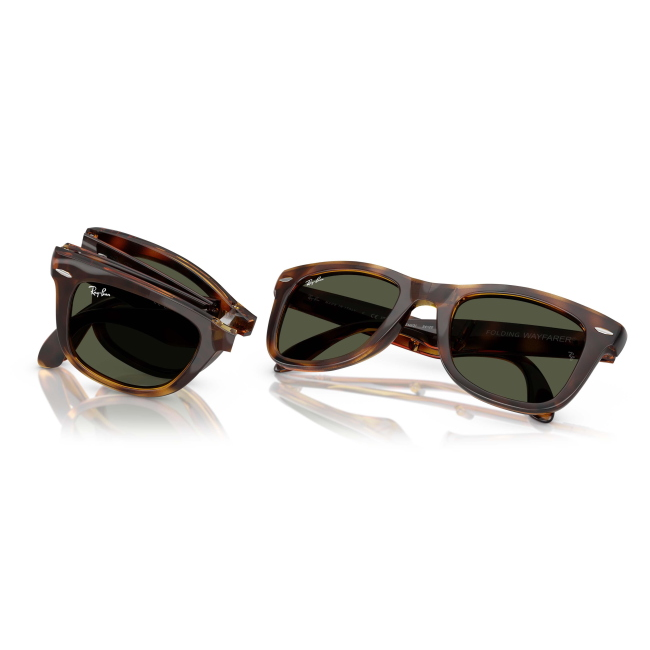 Ray-Ban RB 4105 FOLDING WAYFARER col. 710/31 è un occhiale da sole in acetato marrone tartarugato e calibro 50.