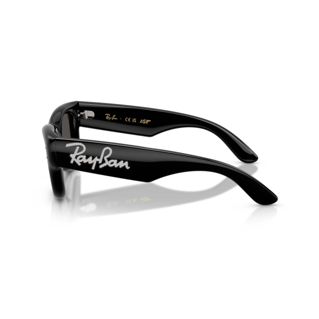 Ray-Ban RB 4940B WAYFARER PUFFER X A$AP ROCKY col. 6864/87 è un occhiale da sole in acetato nero lucido e strass e calibro 47.