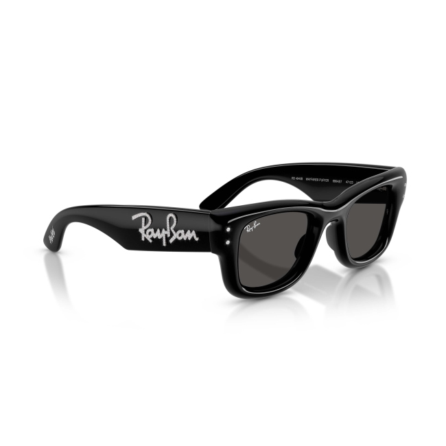 Ray-Ban RB 4940B WAYFARER PUFFER X A$AP ROCKY col. 6864/87 è un occhiale da sole in acetato nero lucido e strass e calibro 47.