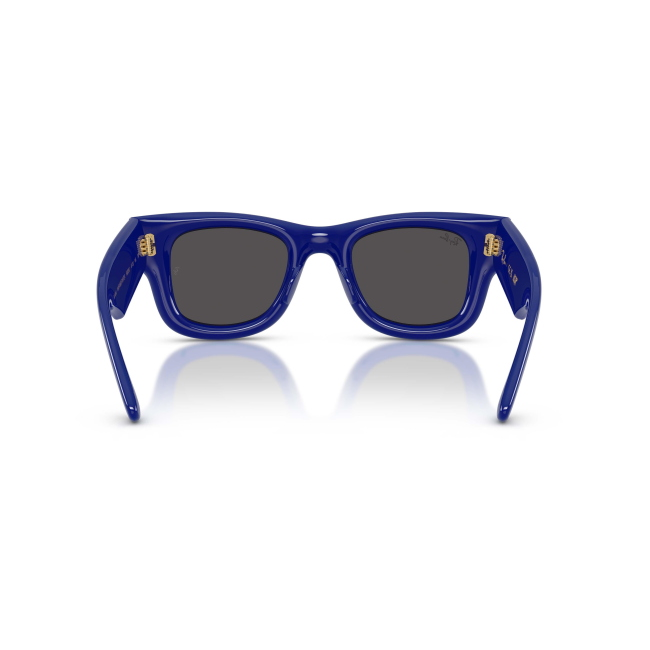 Ray-Ban RB 4940 WAYFARER PUFFER X A$AP ROCKY col. 6833/87 è un occhiale da sole in acetato blu e calibro 47.