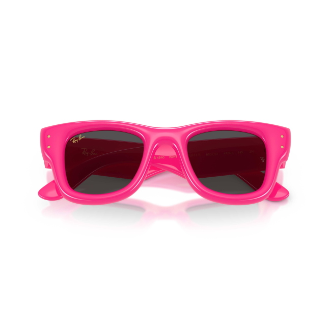 Ray-Ban RB 4940 WAYFARER PUFFER X A$AP ROCKY col. 6832/87 è un occhiale da sole in acetato fucsia fucsia e calibro 47.