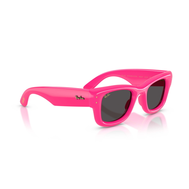 Ray-Ban RB 4940 WAYFARER PUFFER X A$AP ROCKY col. 6832/87 è un occhiale da sole in acetato fucsia fucsia e calibro 47.