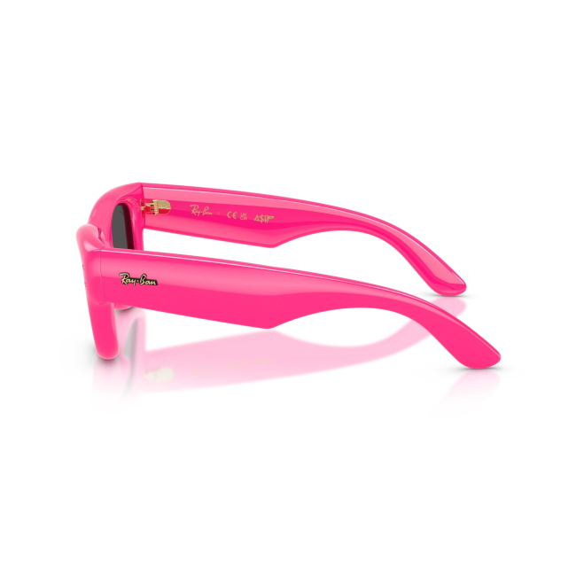 Ray-Ban RB 4940 WAYFARER PUFFER X A$AP ROCKY col. 6832/87 è un occhiale da sole in acetato fucsia fucsia e calibro 47.