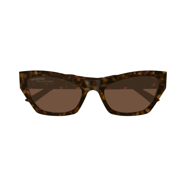 Balenciaga BB 0447 S col. 002 è un occhiale da sole in acetato marrone tartarugato e calibro 56.