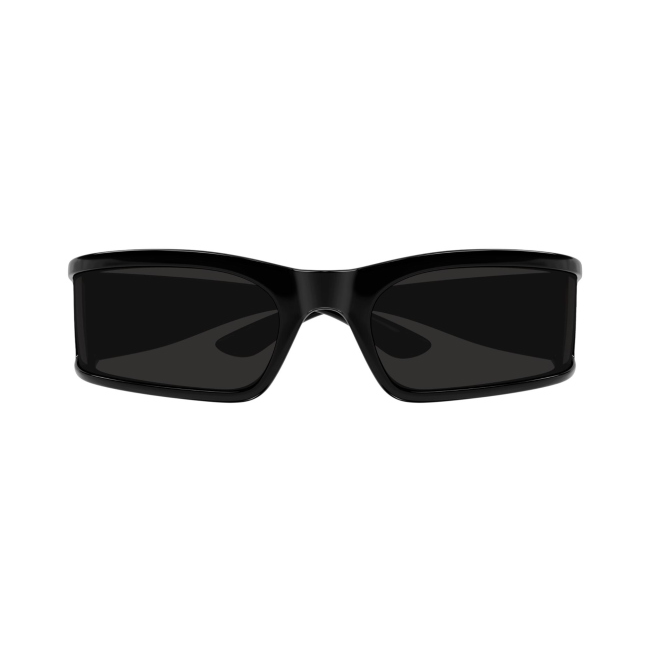 Balenciaga BB 0458 S col. 002 è un occhiale da sole in acetato nero lucido e calibro 73.
