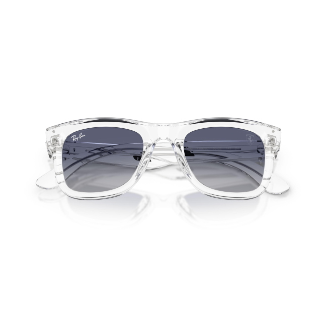 Ray-Ban FERRARI RB R0502SM CL16 col. F70/64L è un occhiale da sole in acetato trasparente e calibro 50.