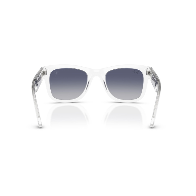 Ray-Ban FERRARI RB R0502SM CL16 col. F70/64L è un occhiale da sole in acetato trasparente e calibro 50.