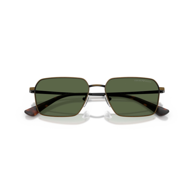 Emporio Armani EA 2178 col. 3446/71 abbina METALLO ORO ANTICATO LUCIDO con lenti VERDE SCURO a un profilo Irregolare. Calibro 54, con una presenza ben definita sul viso.