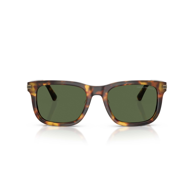 Emporio Armani EA 4282U col. 5993/71 è un occhiale da sole da uomo in acetato marrone tartarugato, dalla forma irregolare e calibro 54.