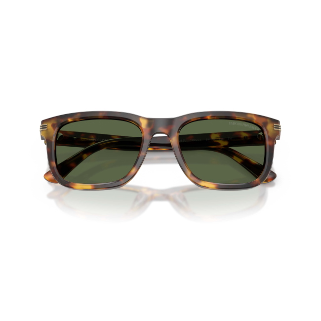 Emporio Armani EA 4282U col. 5993/71 è un occhiale da sole da uomo in acetato marrone tartarugato, dalla forma irregolare e calibro 54.