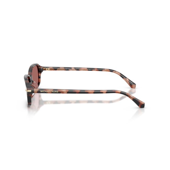 MICHAEL KORS MK 2288U AGRA col. 327769 è un occhiale da sole da donna in acetato tartarugato rosa, dalla forma rettangolare e calibro 56.