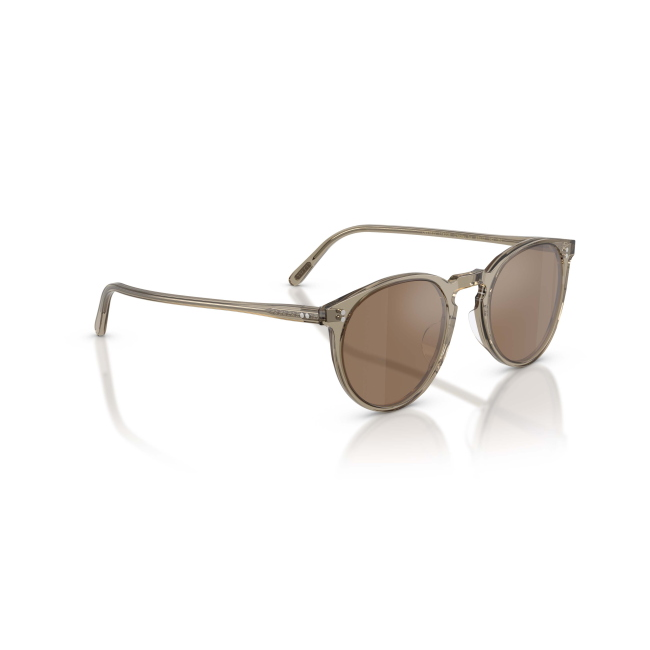 Oliver Peoples OV 5183S O'MALLEY SUN col. 1745G8: occhiale da sole dalla forma Pantos in acetato MARRONE TRASPARENTE con lenti MARRONE SPECCHIATO, calibro 50. Una variante curata nei dettagli e nelle proporzioni.