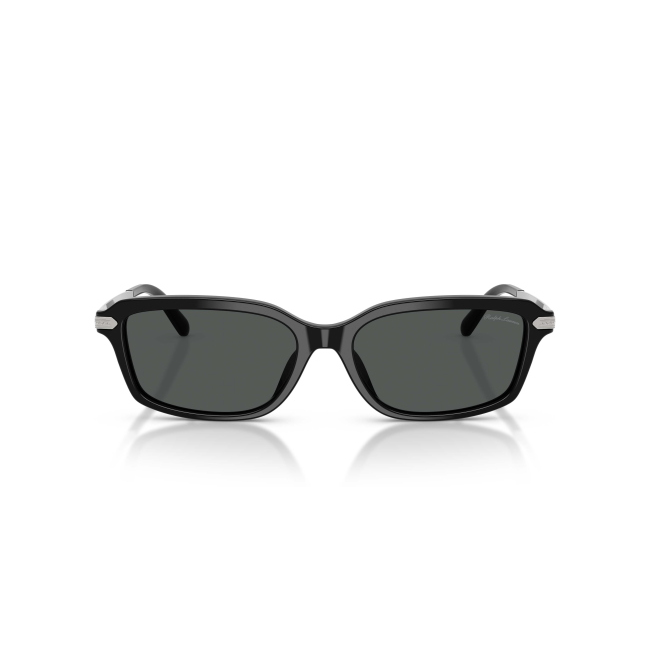 Ralph Lauren RL 8245U col. 5001/87 Ã¨ un occhiale da sole in acetato NERO LUCIDO con lenti GRIGIO SCURO. Il calibro 55 mantiene proporzioni armoniose.
