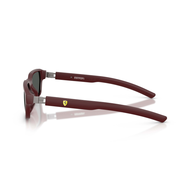 SCUDERIA FERRARI FZ 6032D col. 530/1Y è un occhiale da sole unisex in acetato bordeaux satinato bordeaux e calibro 58.