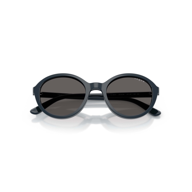 Vogue Kids VJ 2037 col. 3316/1W è una montatura da vista in acetato blu e calibro 47.