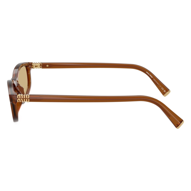 Miu Miu SMU A06 22I-10R: occhiale da sole da donna dalla forma irregolare in acetato Ambra opalino, con lenti Giallo, calibro 54.