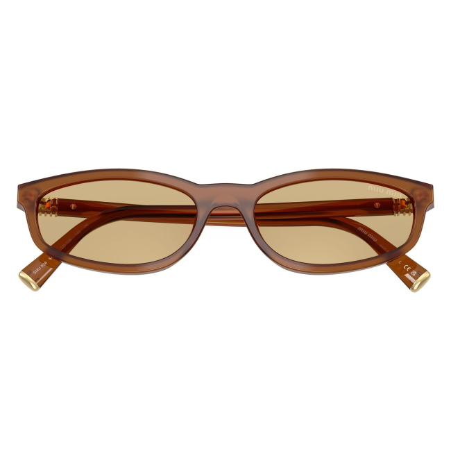 Miu Miu SMU A06 22I-10R: occhiale da sole da donna dalla forma irregolare in acetato Ambra opalino, con lenti Giallo, calibro 54.