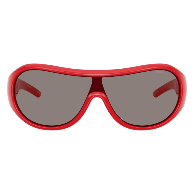 Miu Miu SMU B14 27N-80Q: occhiale da sole da donna dalla forma irregolare in iniettato Rosso, con lenti Grigio scuro, calibro 33.