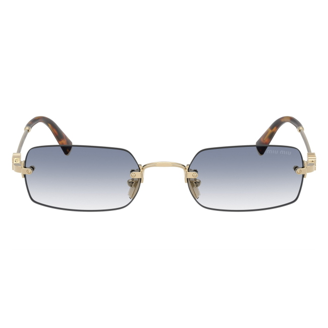 Miu Miu SMU B50 ZVN-80O: occhiale da sole da donna dalla forma rettangolare in metallo Oro Pallido, con lenti Trasparente Sfumato Azzurro, calibro 52.