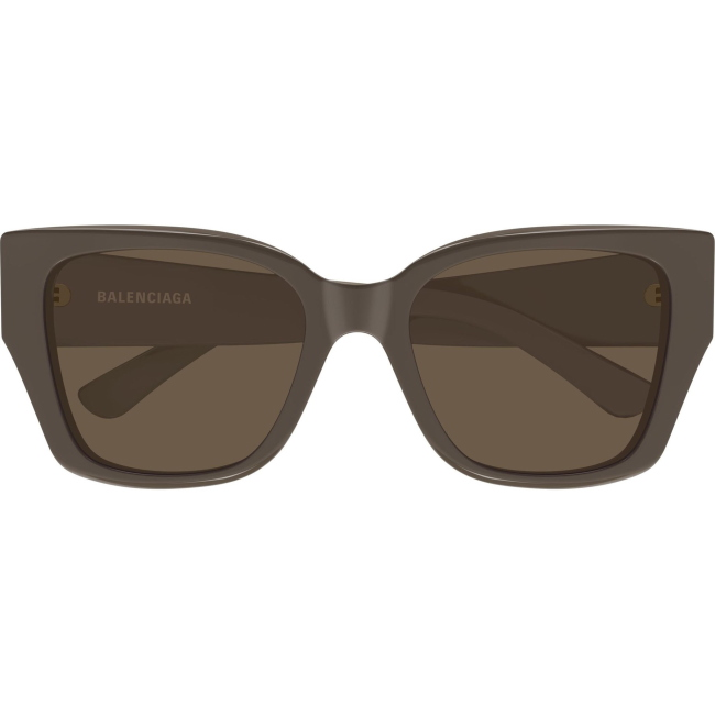 Balenciaga BB0474S, colore 004. Occhiali da sole dalla forma a farfalla, finitura marrone, misure 55-19-140 mm.